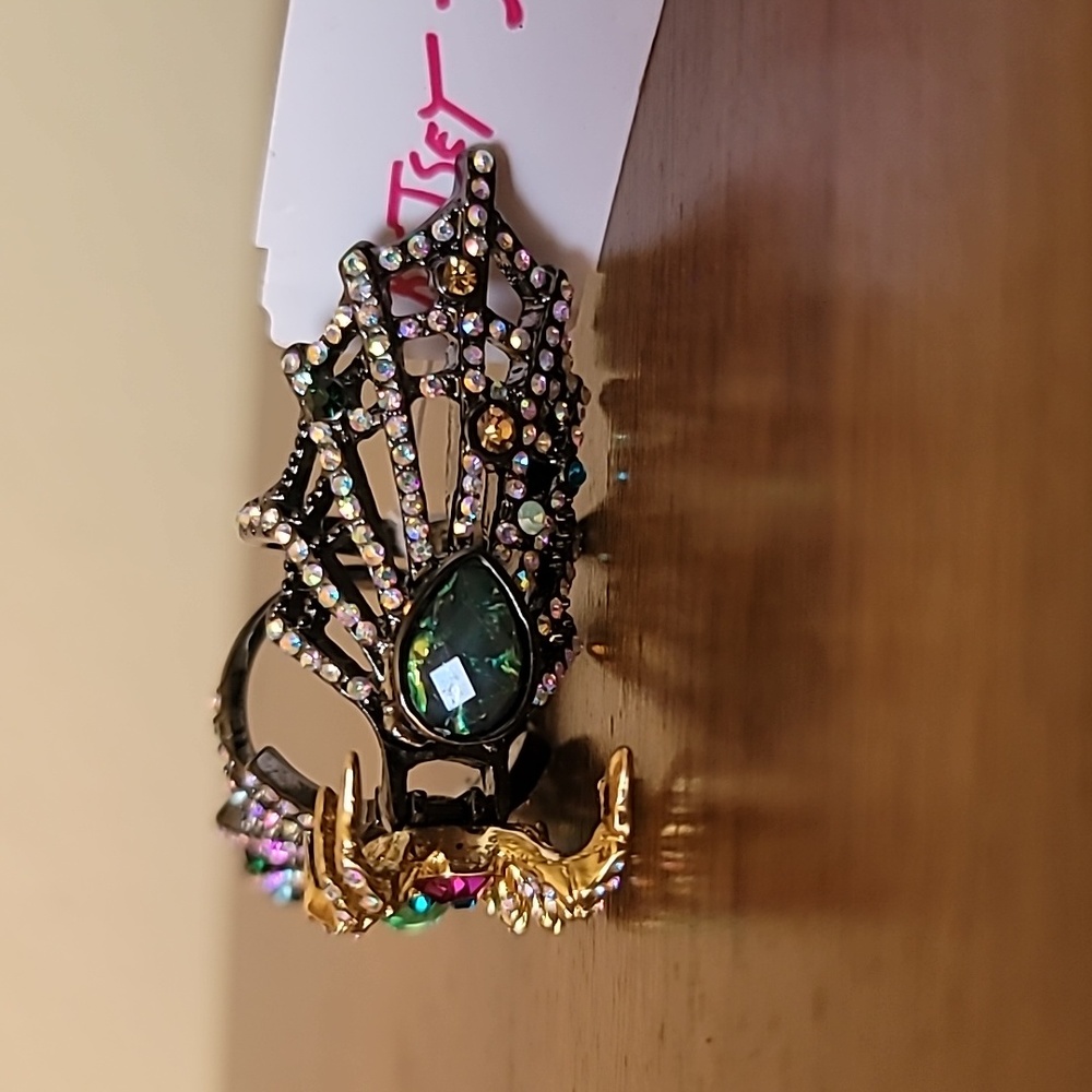 New! BETSEY JOHNSON All Hallows Collection Crystal Spider Hinged Ring. 7 - Picture 9 of 12